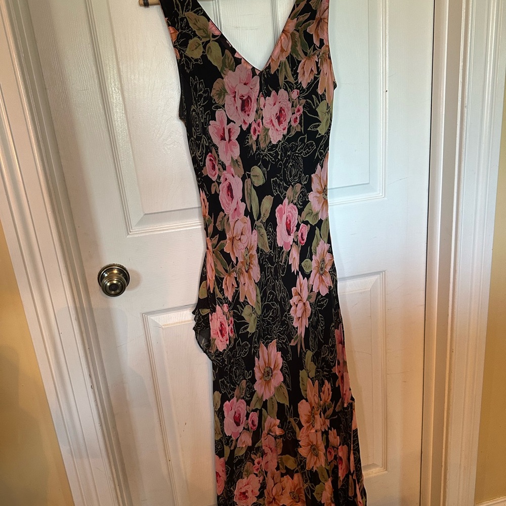 Floral Sleeveless Dress - Black and Pink - Picture 5 of 5
